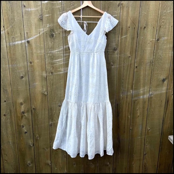 Ivory Eyelet Lace Flutter Sleeve Dress 🌿 - Picture 2 of 9